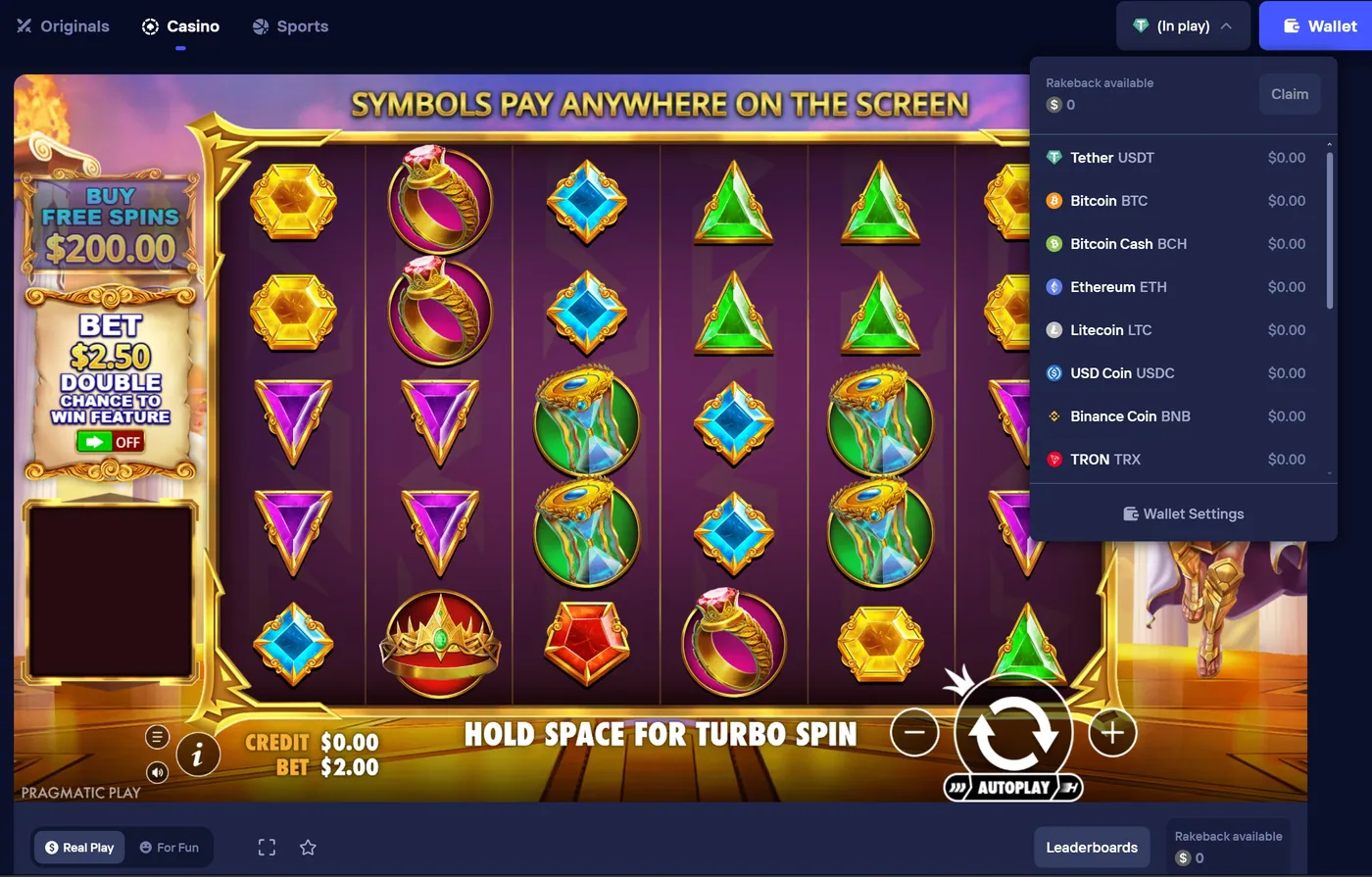 Duel Casino slotgameplay-scherm met het multi-cryptocurrency portemonnee-paneel open en toont het beschikbare rakeback-saldo dat klaar is om te claimen.